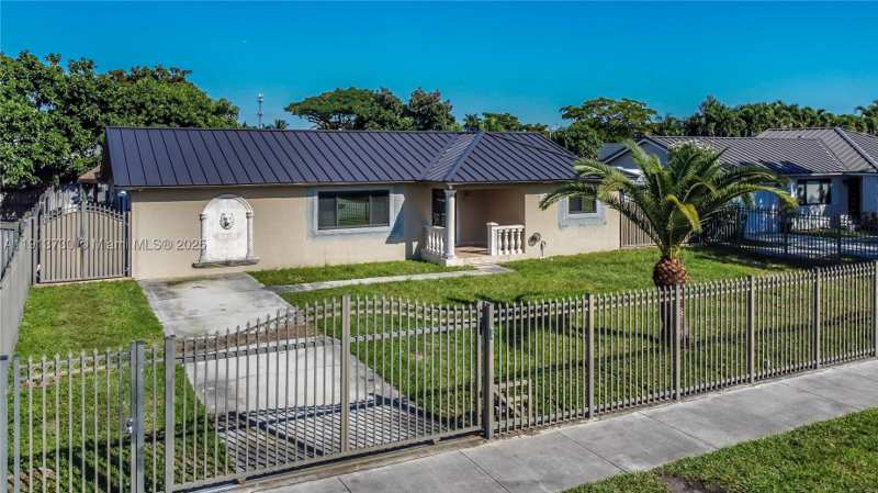 5 bedroom SingleFamilyResidence at 11617 SW 171st St, Pine Lake West, Miami — photo 1