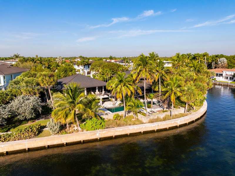 4 bedroom SingleFamilyResidence at 820 San Pedro Ave, Coral Bay Sec B, Coral Gables — photo 1
