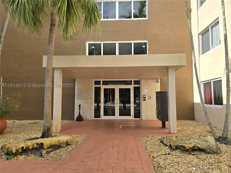 1 bedroom Condominium at 6940 Miami Gardens Dr 1-319, Coral Gate East Condo, Hialeah — photo 1