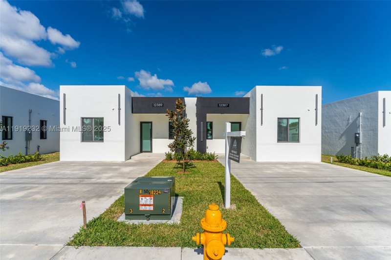 3 bedroom Townhouse at 12389 SW 220 St, Oak Shire Homes, Miami — photo 1