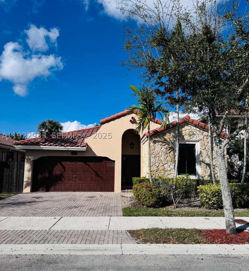 3 bedroom SingleFamilyResidence at 10131 NW 10th St, Fontainebleau West North, Miami — photo 1