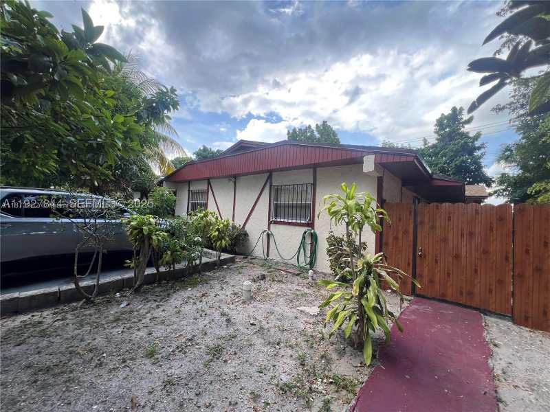 3 bedroom SingleFamilyResidence at 1581 NE 117 St, Biscayne Shores Unit 4, Miami — photo 1
