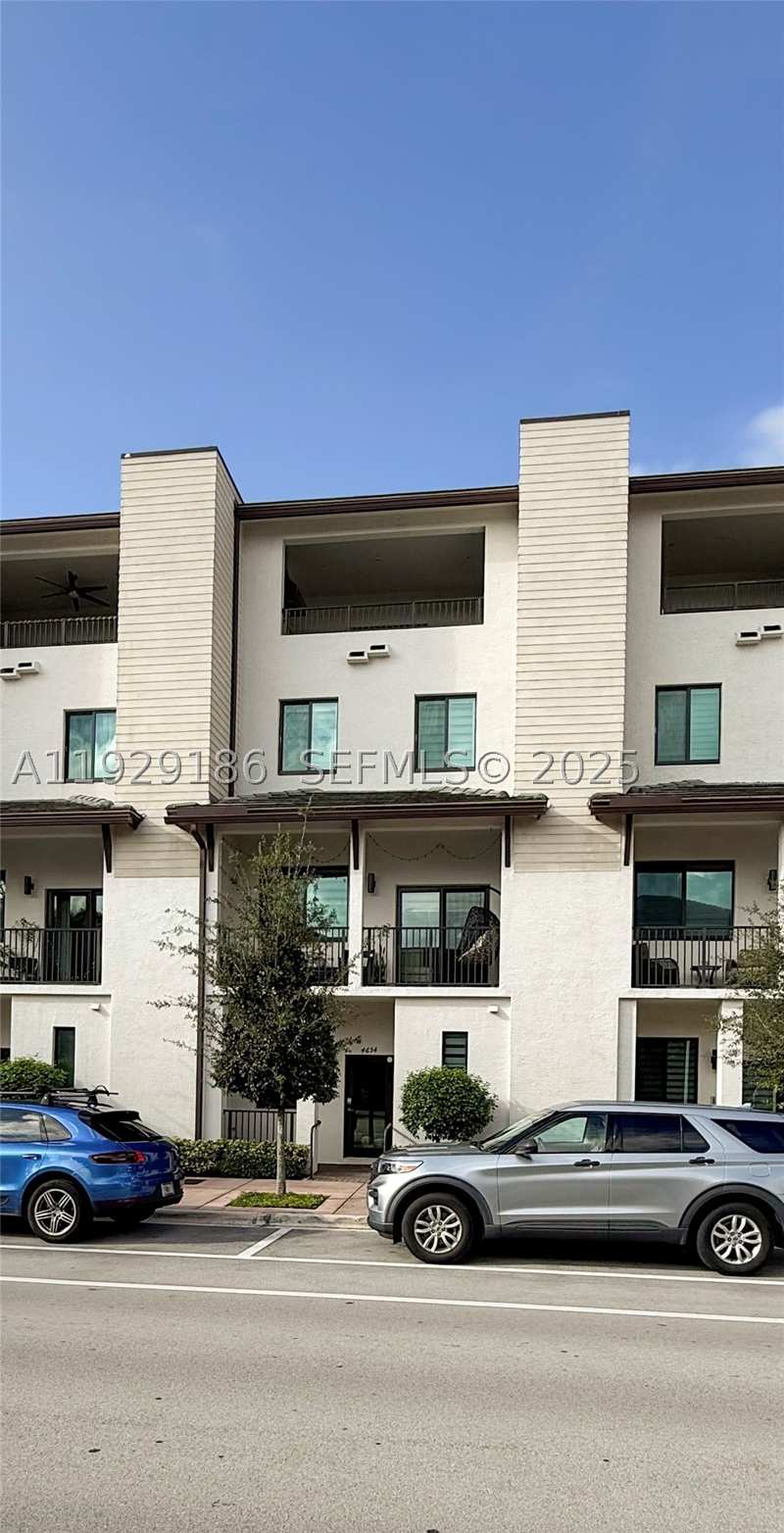 3 bedroom Townhouse at 4654 NW 84th Ave, Downtown Doral South Phas, Doral — photo 1