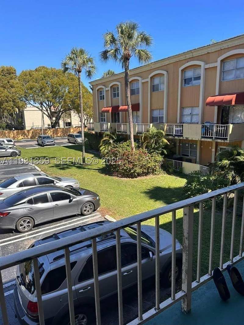 1 bedroom Condominium at 18101 NW 68th Ave C202, Venetian Gardens At Count, Hialeah — photo 1