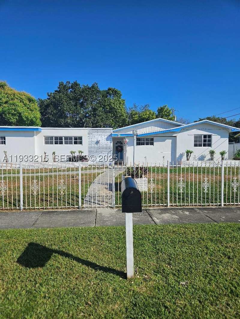 4 bedroom SingleFamilyResidence at 17601 SW 108th Ct, Green Hills Sec 7, Miami — photo 1