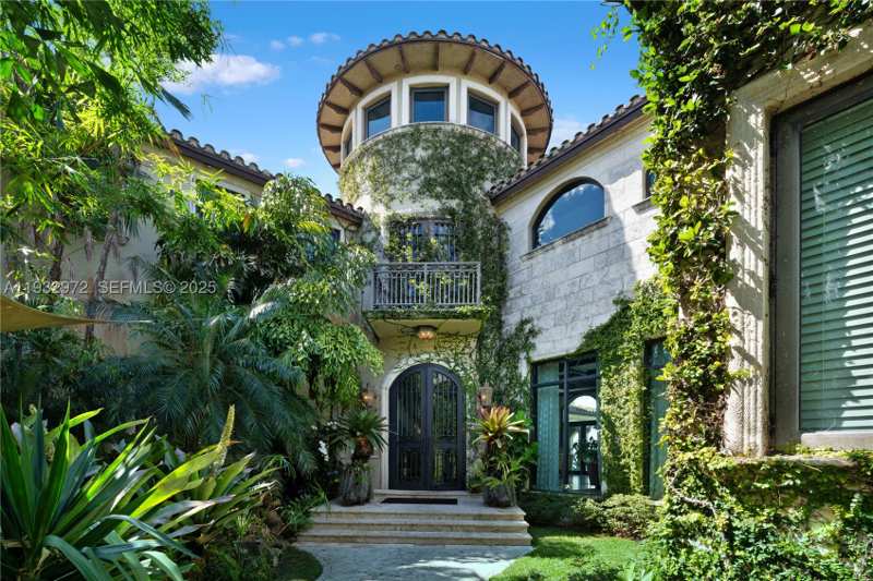 7 bedroom SingleFamilyResidence at 10330 W Broadview Dr, Bay Harbor Island, Bay Harbor Islands — photo 1