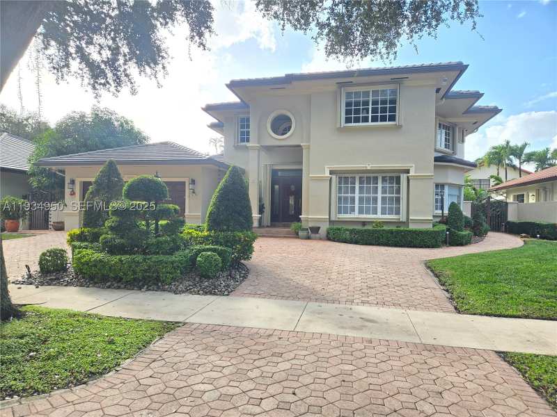 5 bedroom SingleFamilyResidence at 16422 NW 83rd Pl, 5th Addn To Royal Oaks, Miami Lakes — photo 1