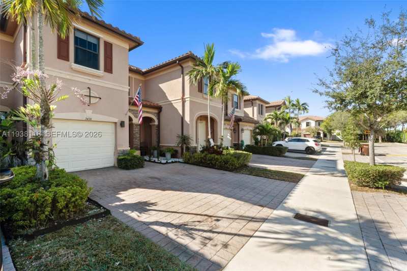 3 bedroom Townhouse at 3436 W 90th St, Bellagio, Hialeah — photo 1