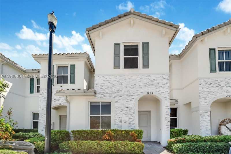 3 bedroom Townhouse at 1705 SE 27th Rd, Homestead Park Of Commerc, Homestead — photo 1