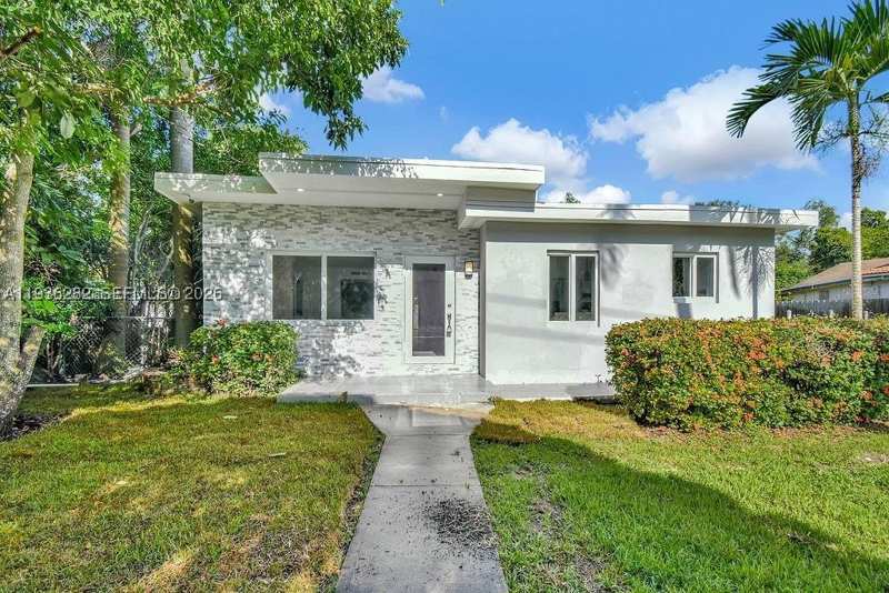 3 bedroom SingleFamilyResidence at 7902 SW 67th Ave, Ludlam-Groves, South Miami — photo 1