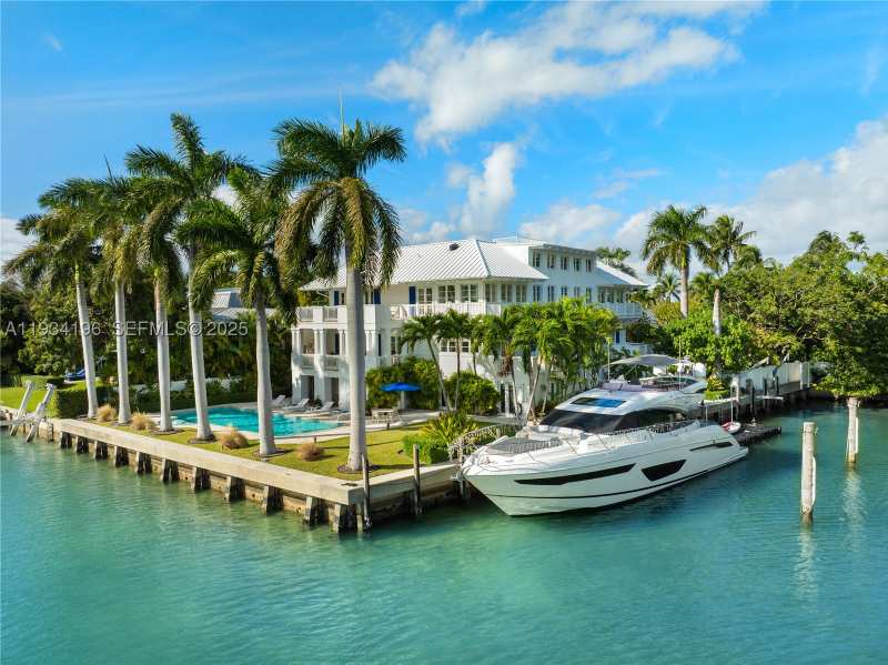 4 bedroom SingleFamilyResidence at 100 Cape Florida Dr, Cape Florida Sub Sec 3, Key Biscayne — photo 1