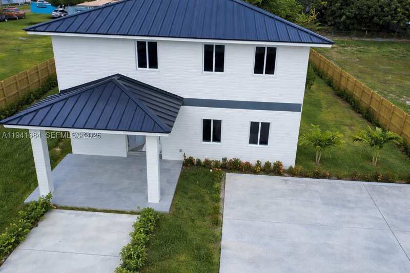 8 bedroom SingleFamilyResidence at 722 NW 6 Ct, King Homesites, Florida City — photo 1
