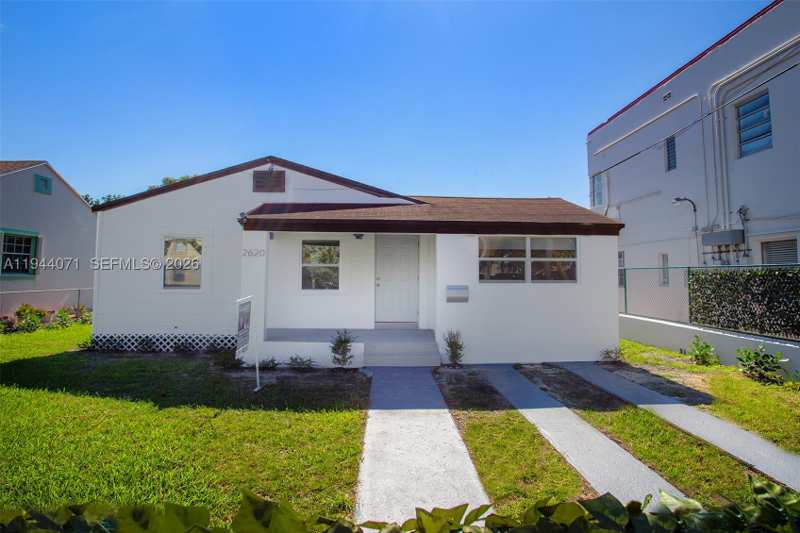 2 bedroom SingleFamilyResidence at 2620 SW 9th St, Hazel Park, Miami — photo 1