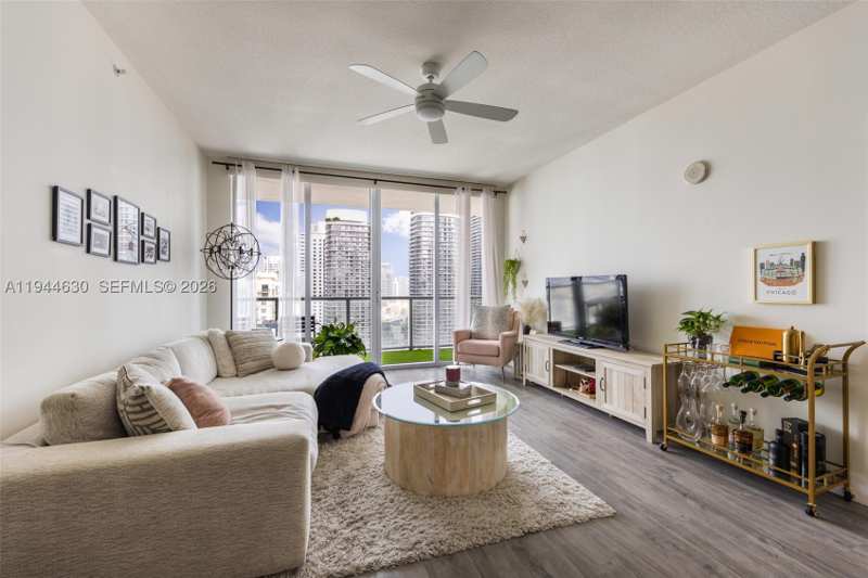 2 bedroom Condominium at 1111 SW 1st Ave 3723-N, The Axis On Brickell II C, Miami — photo 1