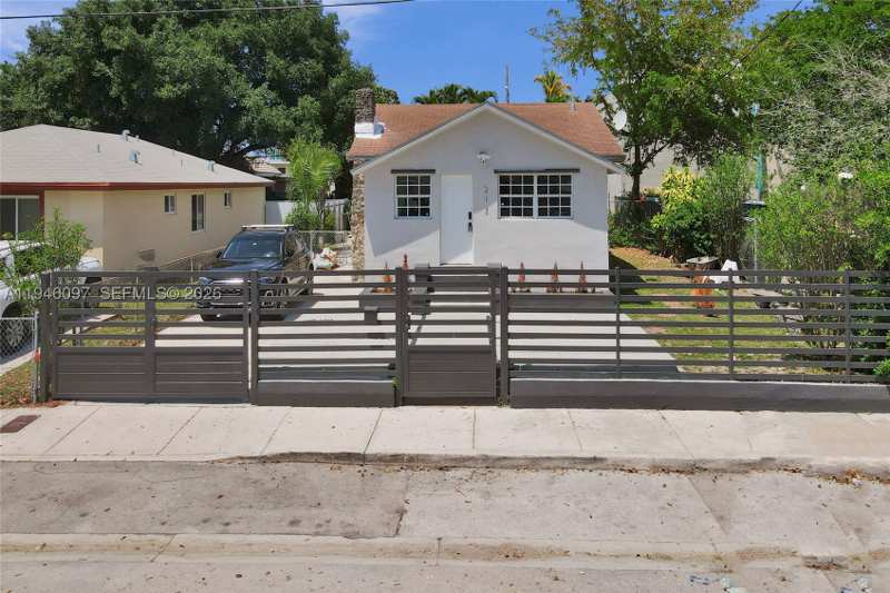 2 bedroom SingleFamilyResidence at 213 NW 34th Ter, Wynd Wood Park, Miami — photo 1