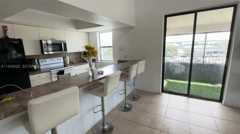 2 bedroom Condominium at 16220 NW 2nd Ave 513, Parkway Grove Condo Part, Miami — photo 1