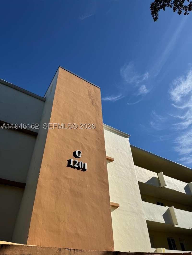 1 bedroom Condominium at 1201 NE 191st St G313, Rolling Green Condo G, Miami — photo 1