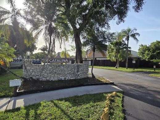 2 bedroom Townhouse at 20033 NE 2nd Pl, Seldins Estates, Miami — photo 1