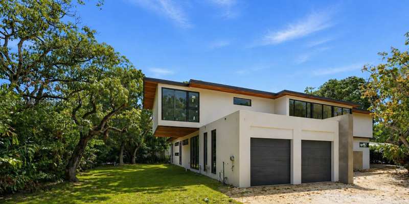6 bedroom SingleFamilyResidence at 4150 Loquat Ave, Sunshine Vistas, Miami — photo 1