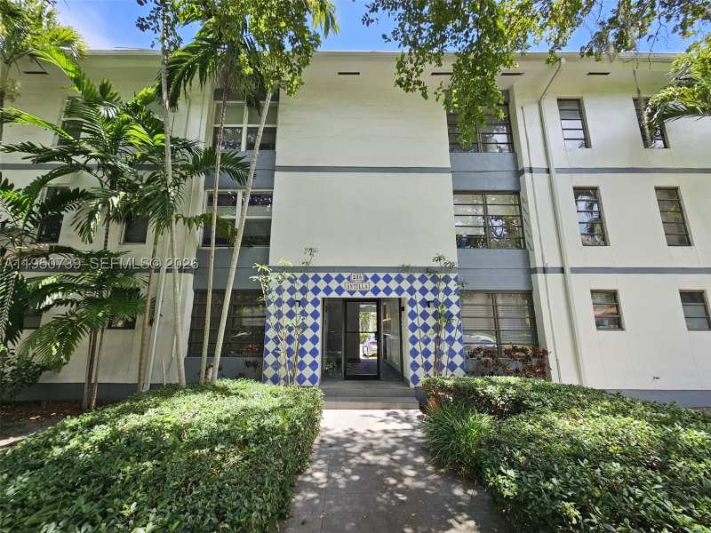 2 bedroom Condominium at 235 Antilla Ave 4, 235 Antilla Condo, Coral Gables — photo 1