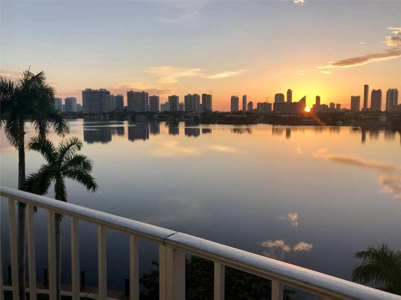 1 bedroom Condominium at 16558 NE 26th Avenue 6c, Reed East Condo, North Miami Beach — photo 1