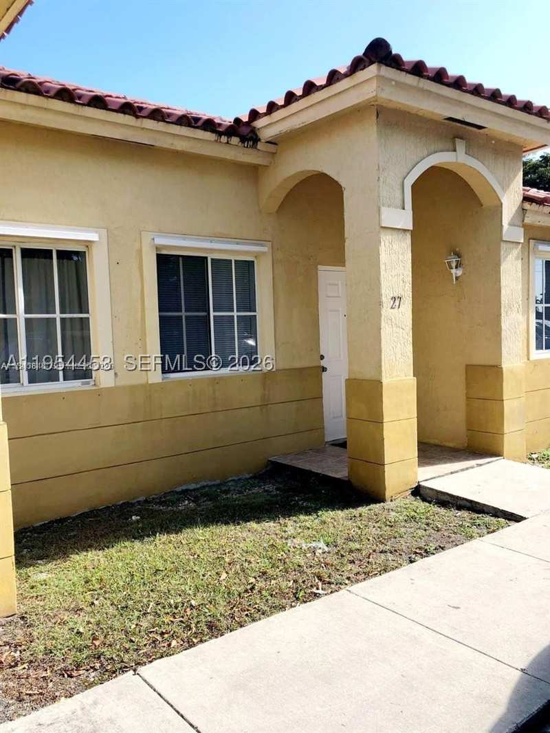 2 bedroom Townhouse at 27 NE 13th Ave 4, Edgewater Condo, Homestead — photo 1