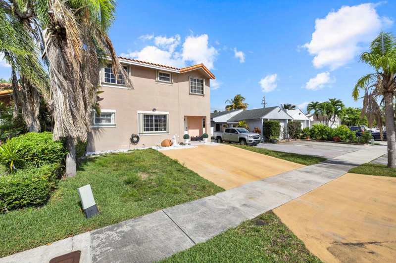 3 bedroom SingleFamilyResidence at 11951 SW 208th Terrace, Oak Ridge Villas Sub, Miami — photo 1