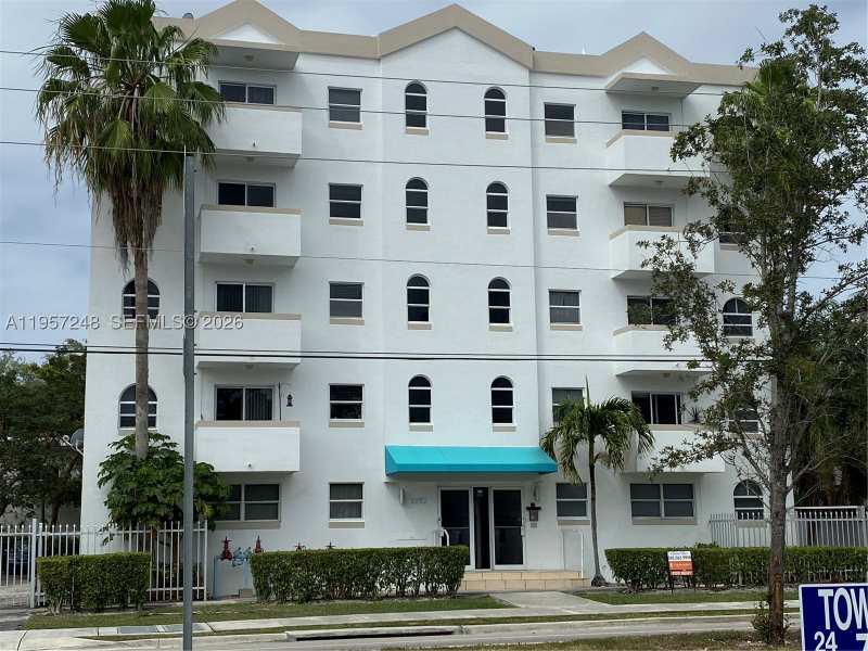 1 bedroom Condominium at 3052 SW 27th Ave 301, Grove Palms I Condo, Miami — photo 1