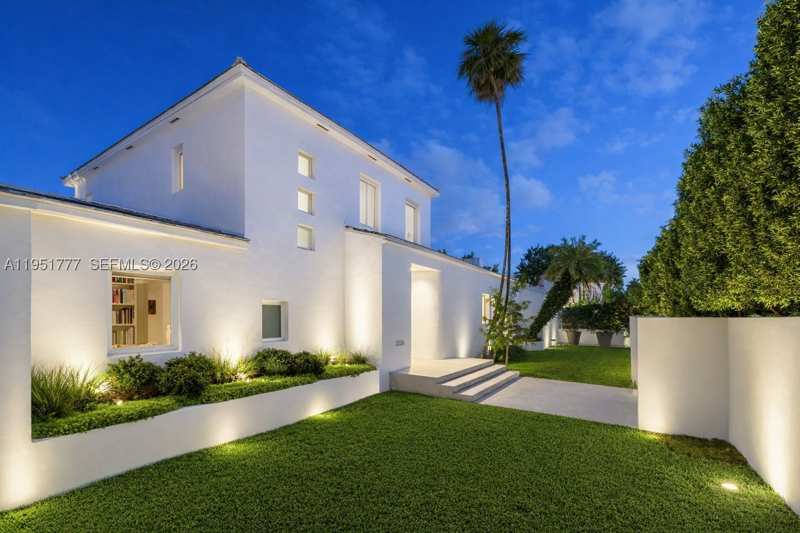 3 bedroom SingleFamilyResidence at 3325 Pine Tree Dr, Flamingo Terrace Sub, Miami Beach — photo 1