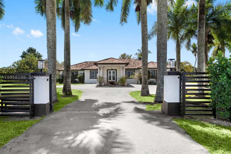 6 bedroom SingleFamilyResidence at 16800 SW 190th St, Redland, Miami — photo 1