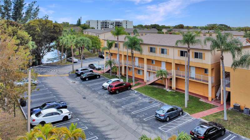 3 bedroom Condominium at 6205 Kendale Lakes Cir 289, Paseo Real Condo, Miami — photo 1
