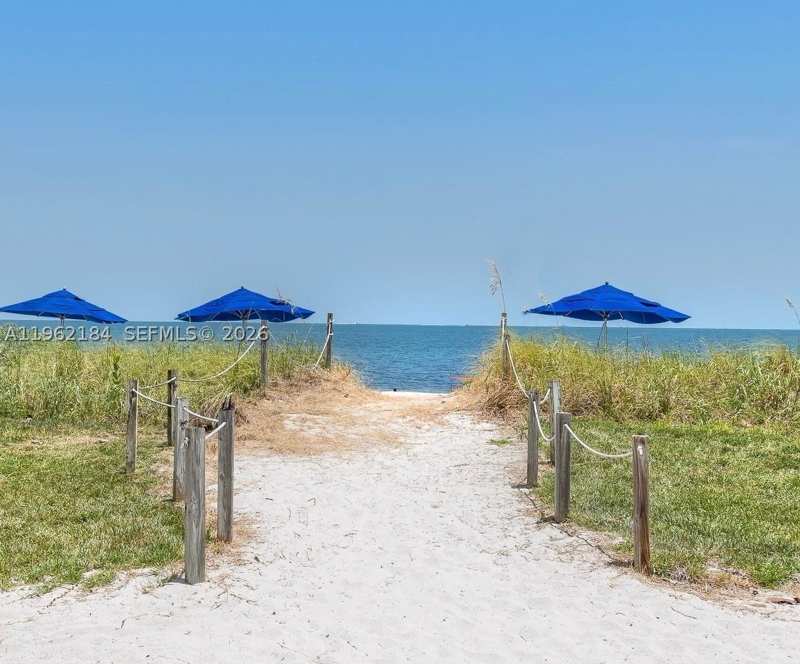 3 bedroom Condominium at 600 Grapetree Dr 3DS, Mar Azul, Key Biscayne — photo 1