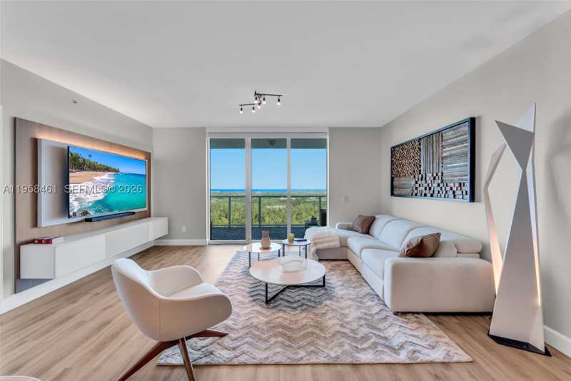 3 bedroom Condominium at 14951 Royal Oaks Ln 2201, The Oaks I Condo, North Miami — photo 1