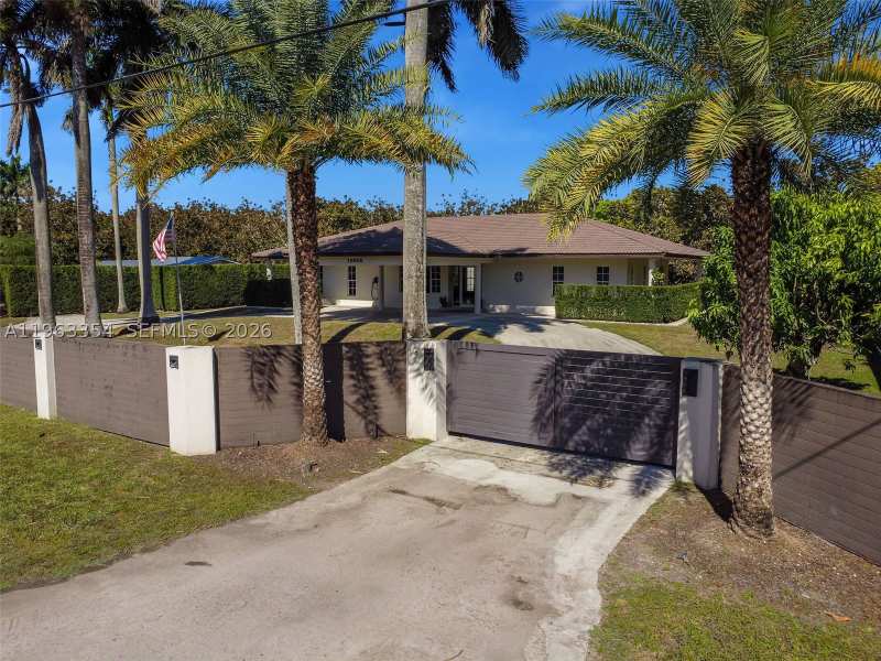 7 bedroom SingleFamilyResidence at 19955 SW 186th St, redlands, Miami — photo 1