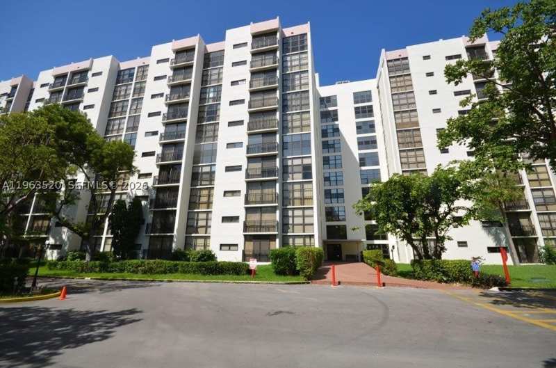 1 bedroom Condominium at 17021 N Bay Rd 316, Plaza Of Americas Condo P, Sunny Isles Beach — photo 1