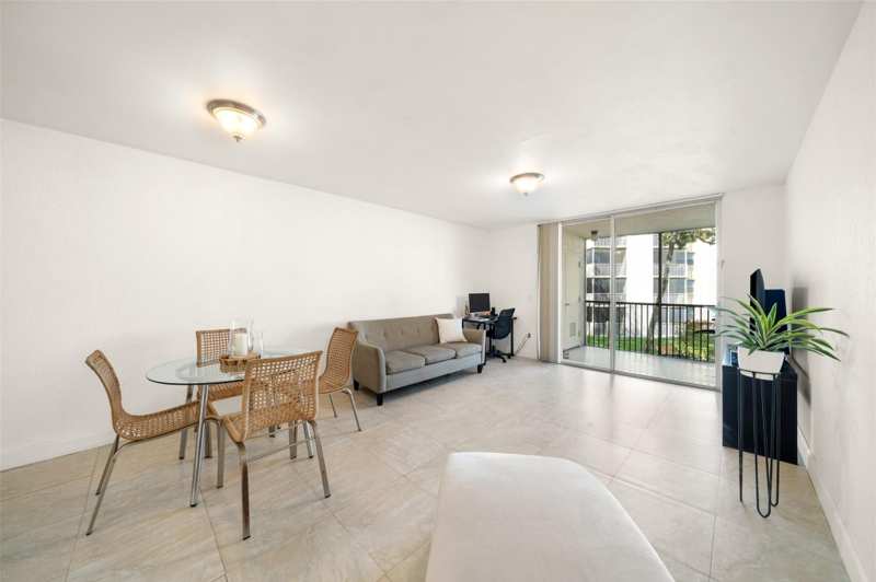 1 bedroom Condominium at 8225 Lake Drive 205, Las Vista At Doral Condo, Doral — photo 1