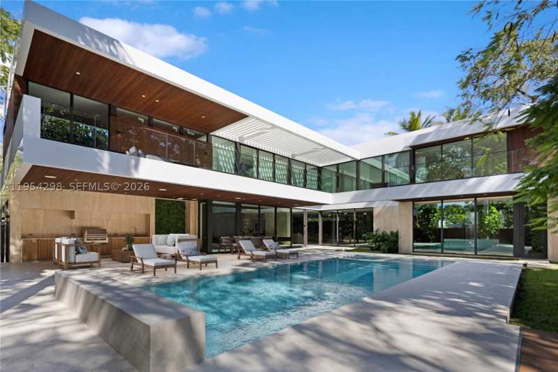 6 bedroom SingleFamilyResidence at 3210 Coacoochee St, Sunshine Fruits Co, Miami — photo 1