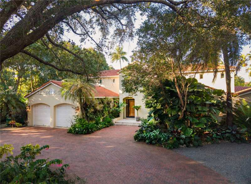 6 bedroom SingleFamilyResidence at 4867 SW 82nd St, Cocoa Plum Heights Sub, Miami — photo 1