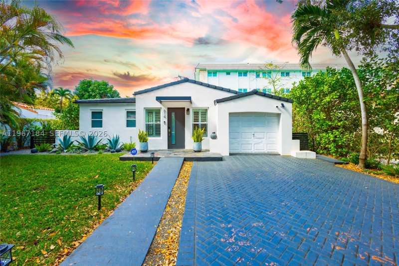 3 bedroom SingleFamilyResidence at 814 Monterey St, Welbon, Coral Gables — photo 1