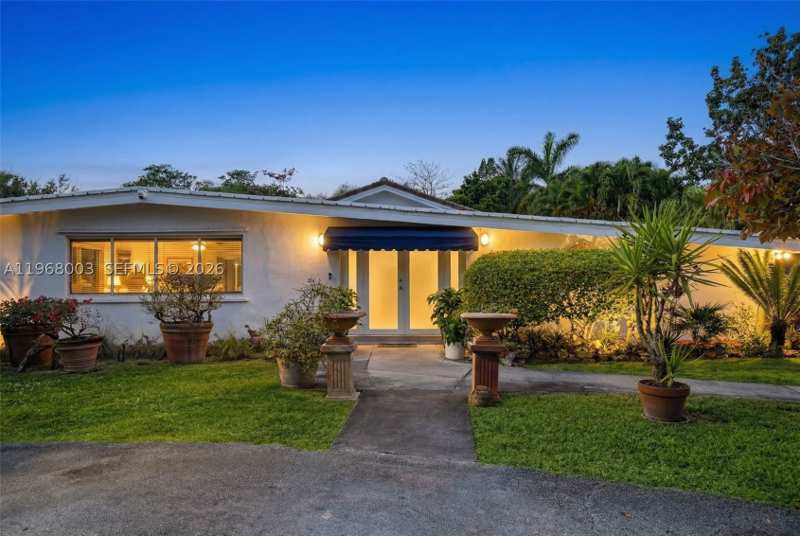 4 bedroom SingleFamilyResidence at 11220 SW 67th Ave, Oakridge Estates Rev, Pinecrest — photo 1