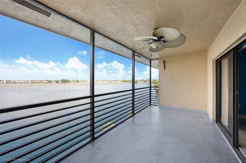 2 bedroom Condominium at 471 Ives Dairy Rd 402-3, Summertree Vilg Calif Cl, Miami — photo 1