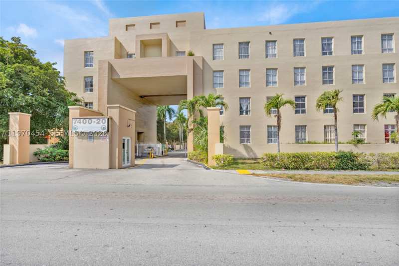 2 bedroom Condominium at 7400 W 20th Ave 402, Royal Palms Condo, Hialeah — photo 1