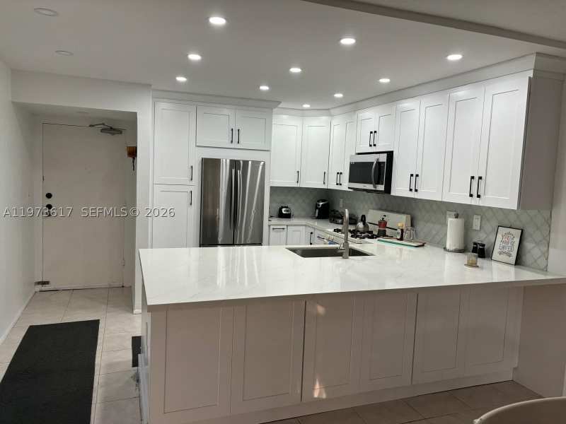 2 bedroom Condominium at 6884 N Kendall Dr C407, Dadeland Grove Condo, Pinecrest — photo 1