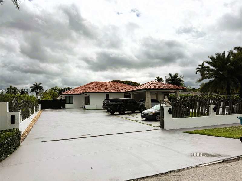 7 bedroom SingleFamilyResidence at 3265 SW 129th Ave, J G Heads Farms Unit A, Miami — photo 1