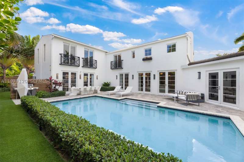 6 bedroom SingleFamilyResidence at 2887 Pine Tree Dr, Flamingo Terrace Sub, Miami Beach — photo 1
