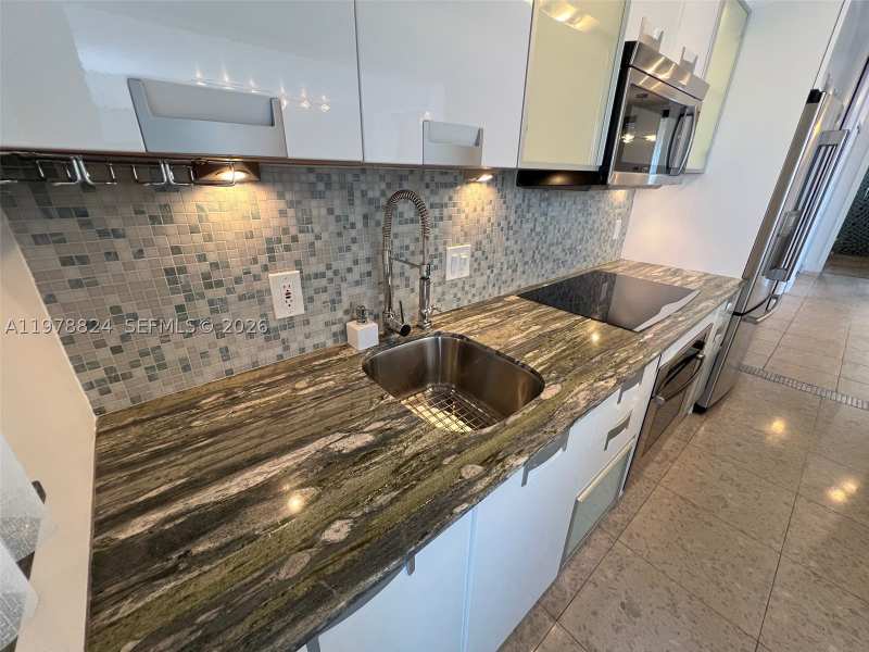 1 bedroom Condominium at 1340 Lincoln Rd 705, Golden House Condo, Miami Beach — photo 1