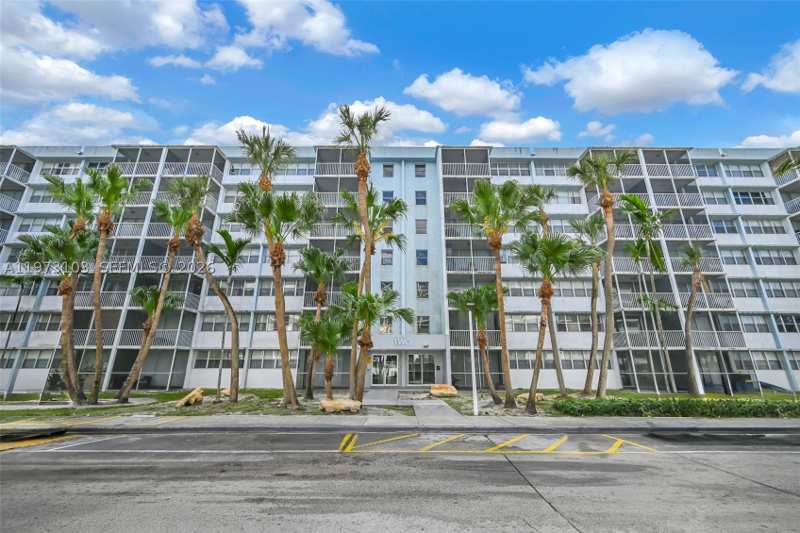 2 bedroom Condominium at 700 NW 214th St 321, Ellington At County Line, Miami Gardens — photo 1