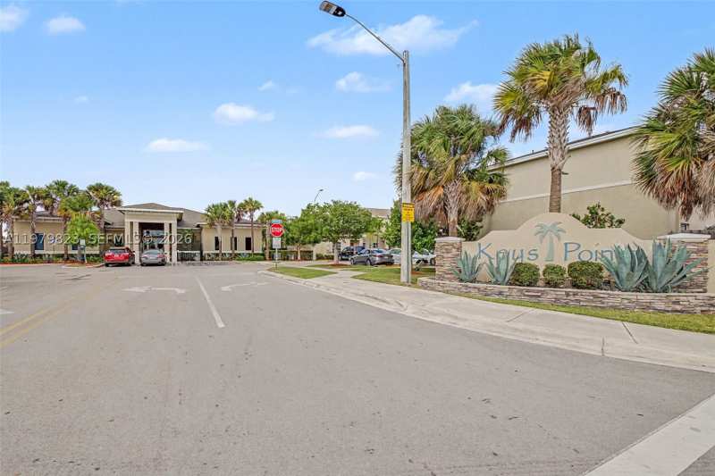3 bedroom Townhouse at 445 NE 4th St, Fvp Subdivision, Florida City — photo 1