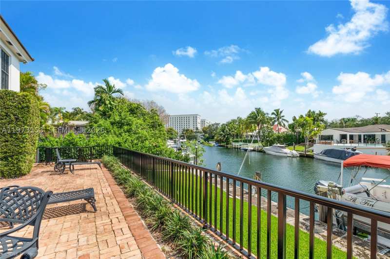 2 bedroom Condominium at 1265 S Alhambra Cir A, South Brick Condo, Coral Gables — photo 1