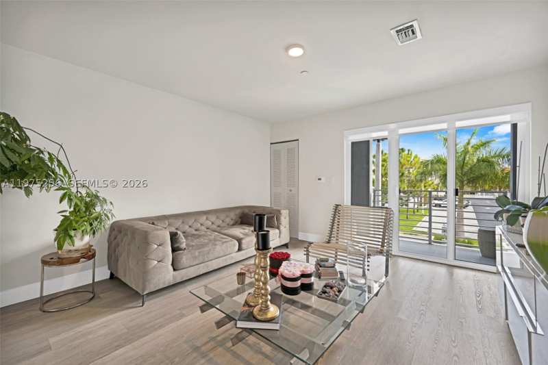 2 bedroom Townhouse at 2535 NE 193rd St 3209, Riverwood, Miami — photo 1